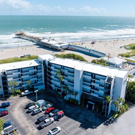 La Quinta By Wyndham Cocoa Beach Oceanfront Exterior photo