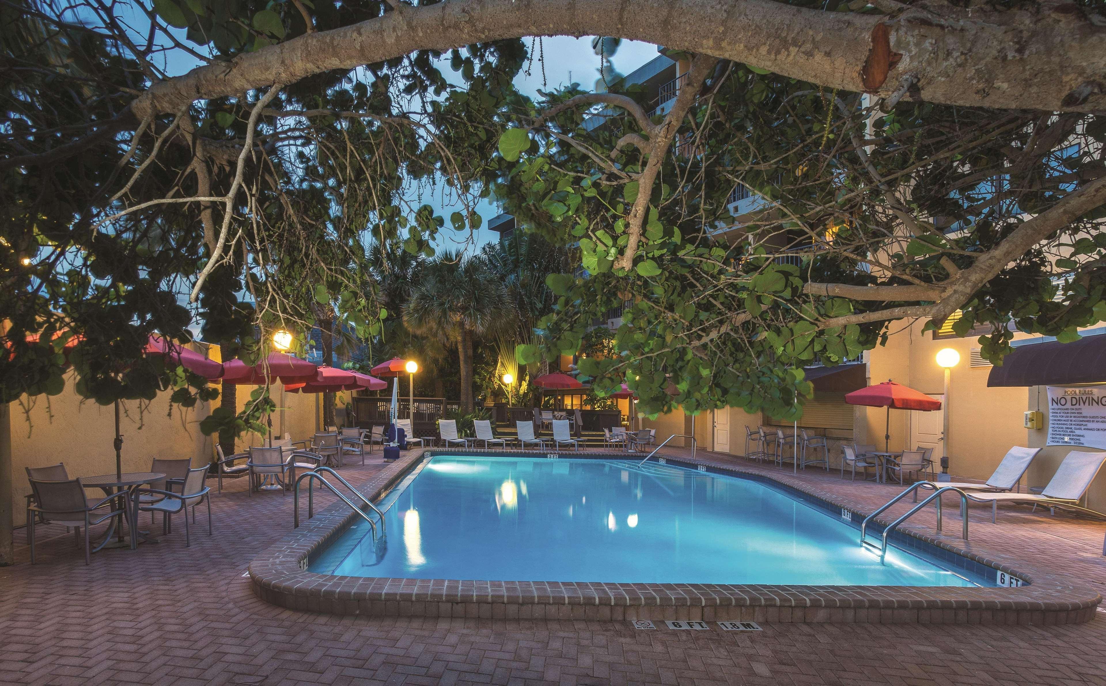 La Quinta By Wyndham Cocoa Beach Oceanfront Exterior photo