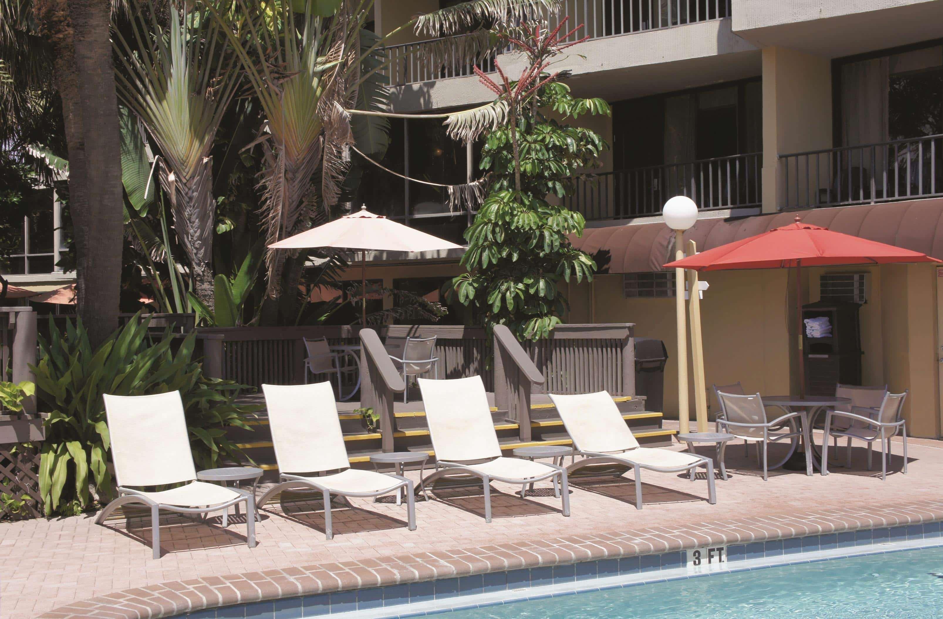 La Quinta By Wyndham Cocoa Beach Oceanfront Exterior photo