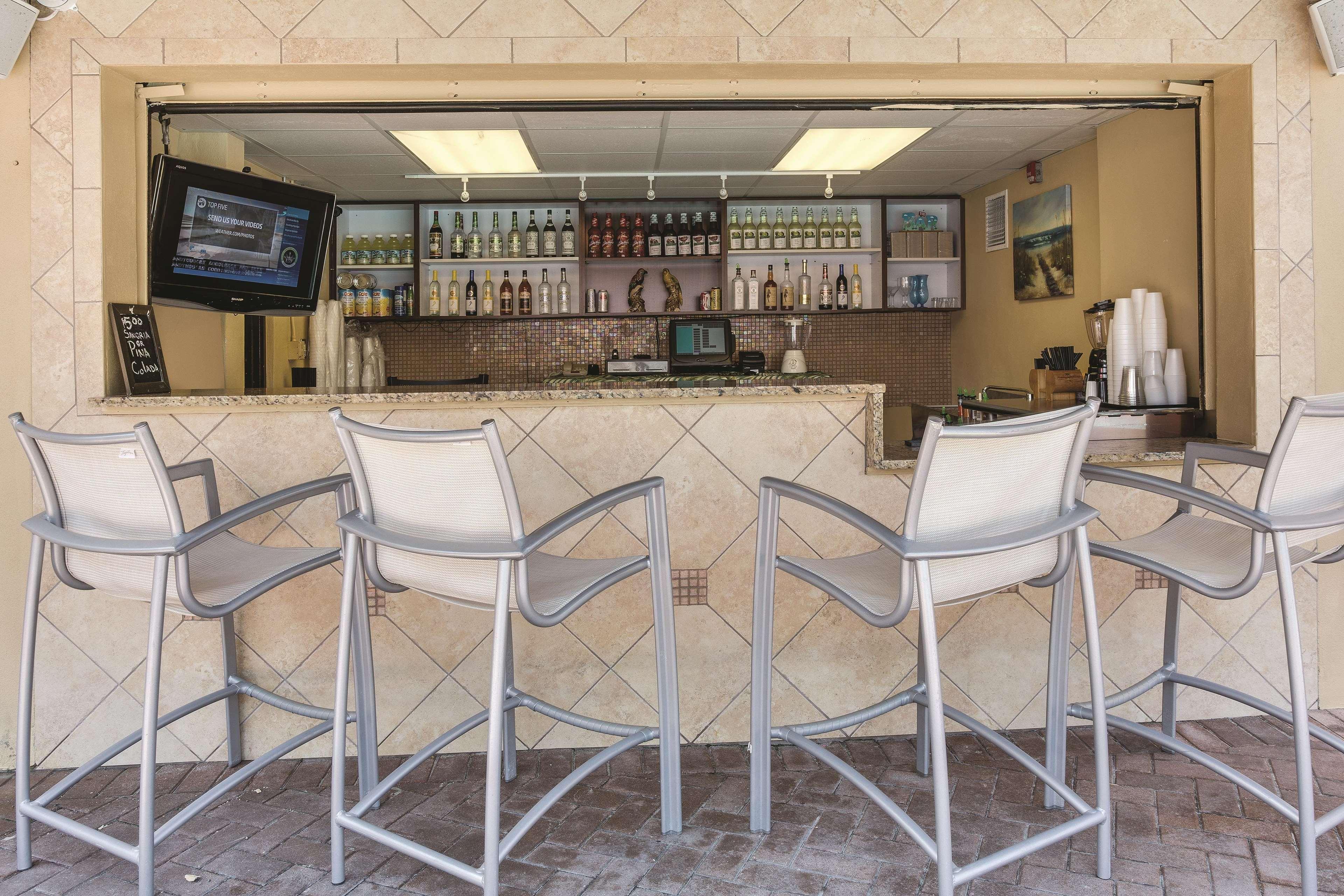 La Quinta By Wyndham Cocoa Beach Oceanfront Exterior photo