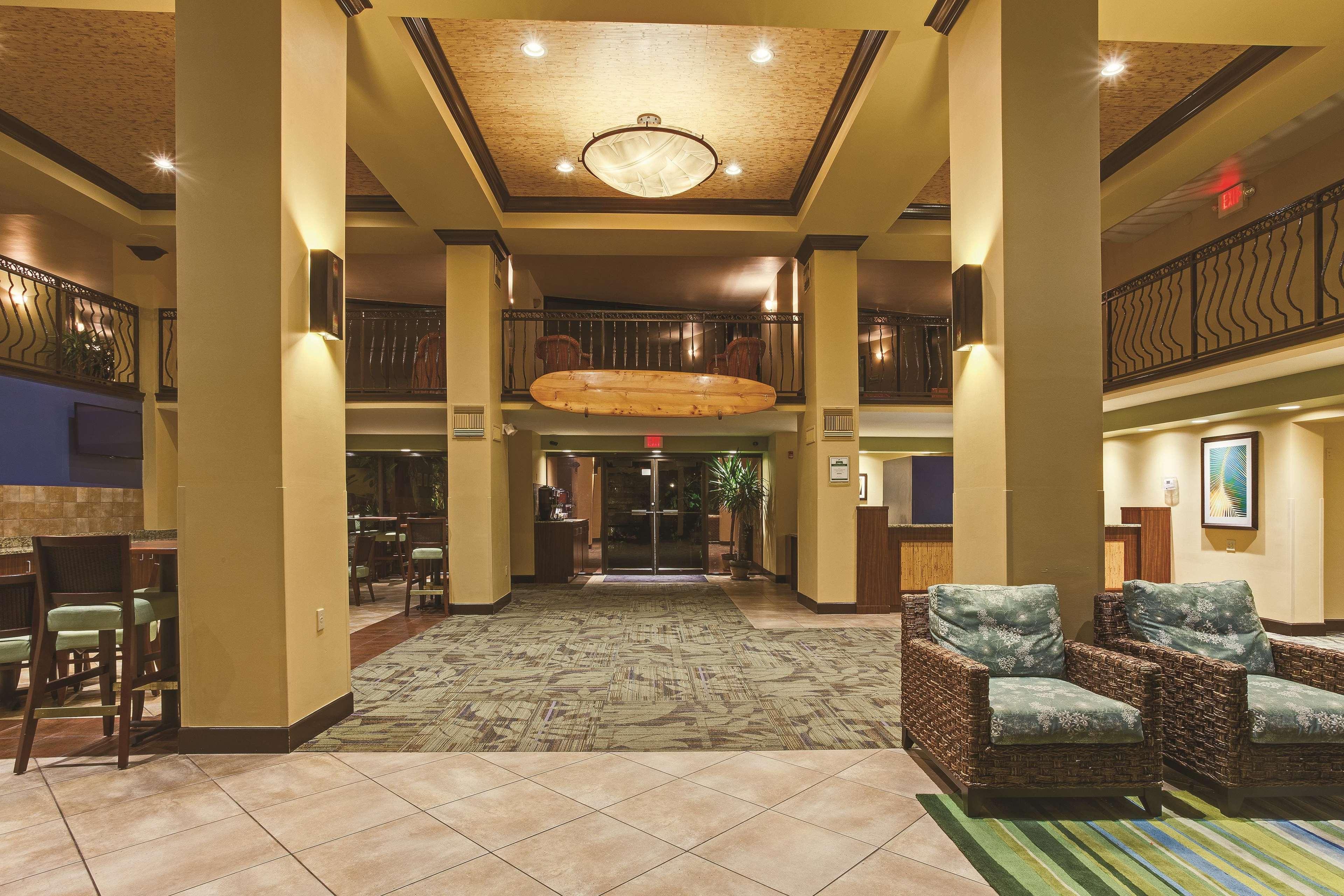 La Quinta By Wyndham Cocoa Beach Oceanfront Exterior photo
