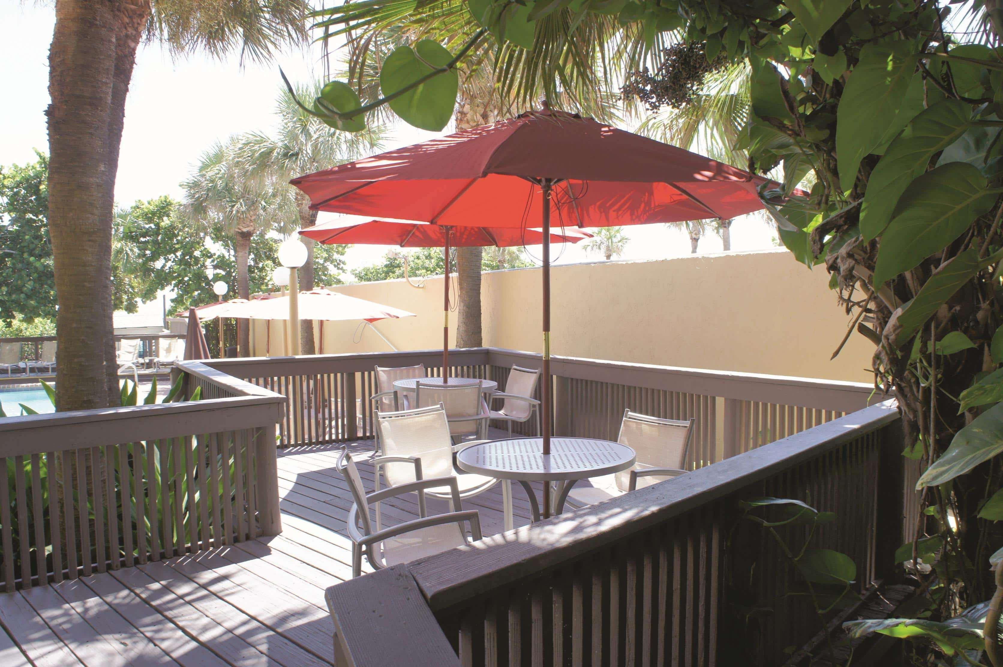 La Quinta By Wyndham Cocoa Beach Oceanfront Exterior photo
