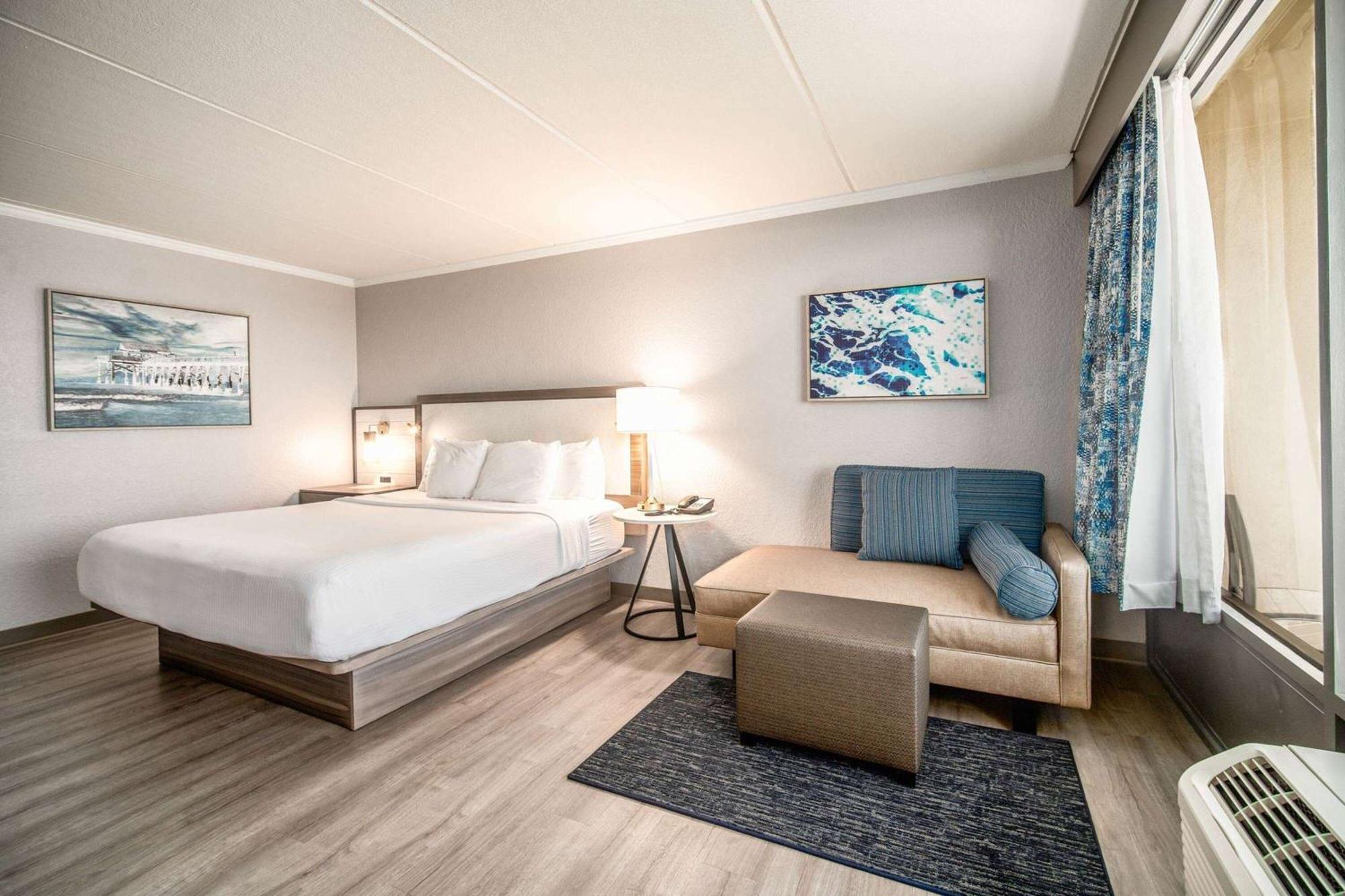 La Quinta By Wyndham Cocoa Beach Oceanfront Exterior photo